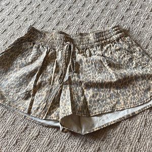 Hollister faded leopard / cheetah print shorts